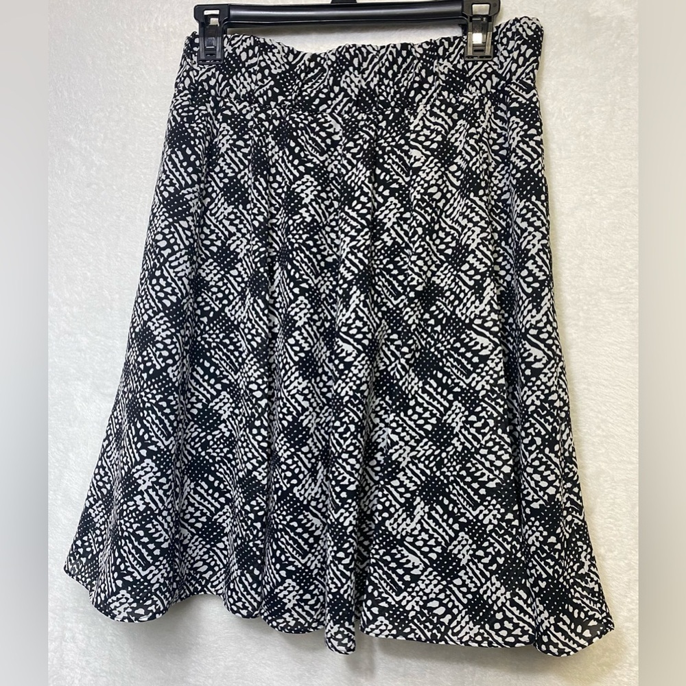 Alfani Black and White Geometric flare Skirt women’s size M - Picture 9 of 9